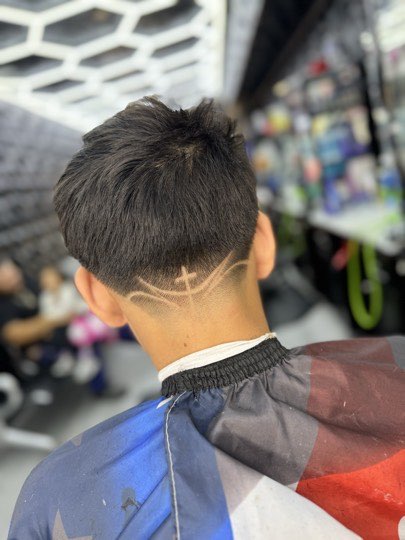 Design shaved by hand on the nape over a clean taper.