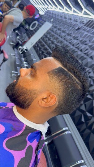 360 waves with a taper on the sides and a beard lined up with a razor.